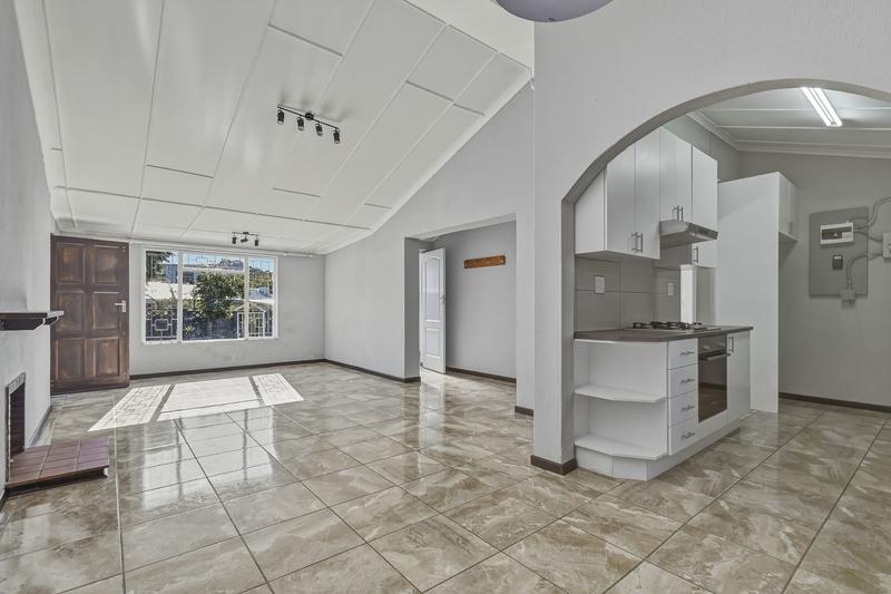 To Let 4 Bedroom Property for Rent in Lakeside Western Cape